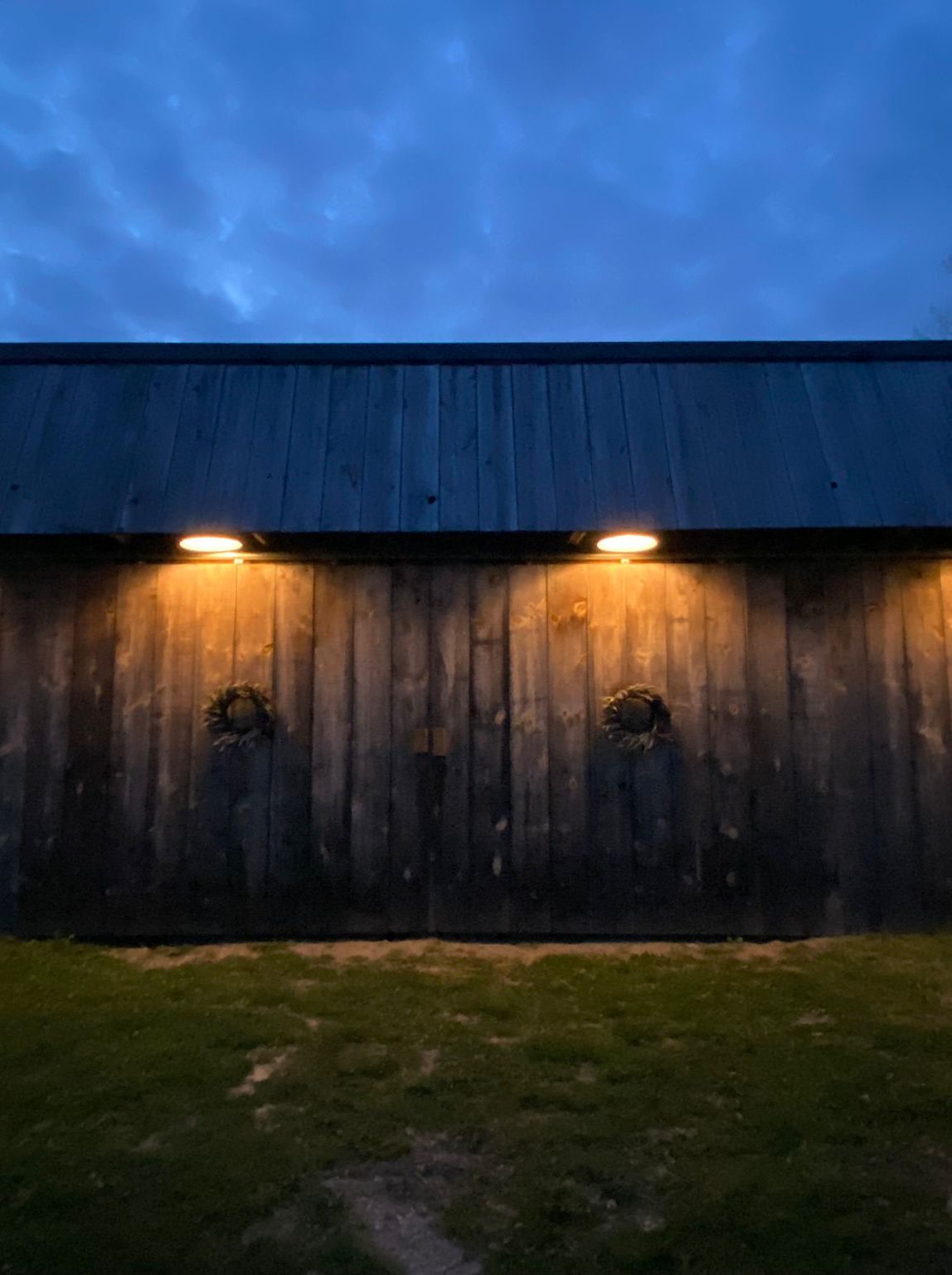 event_barn_night